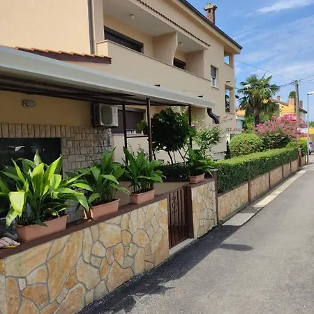 Mara Apartment
